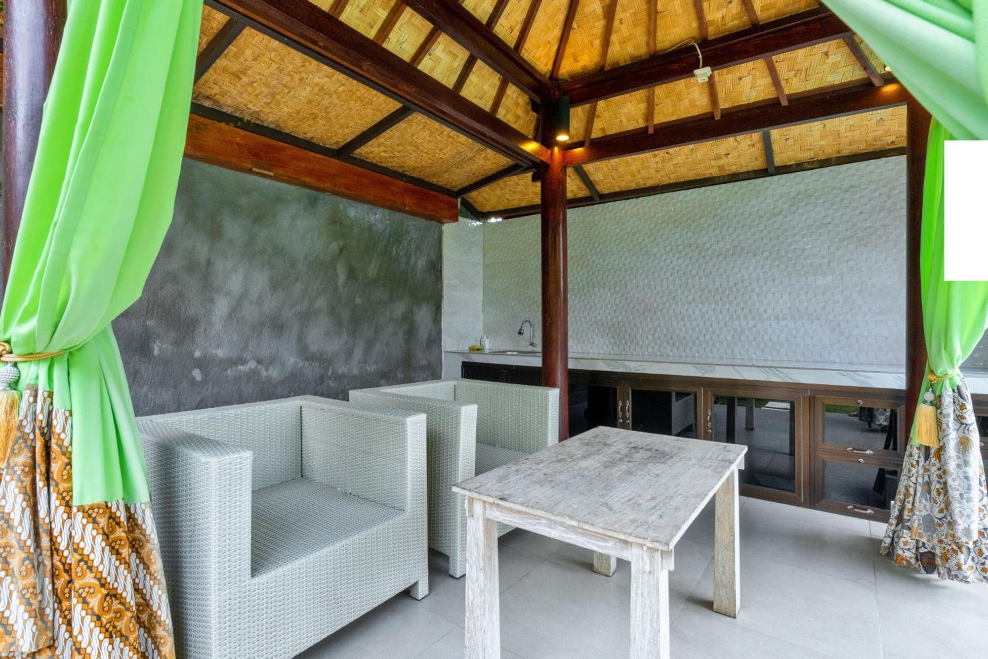 Sri Abi Ratu Villas Sukawati  Exterior photo