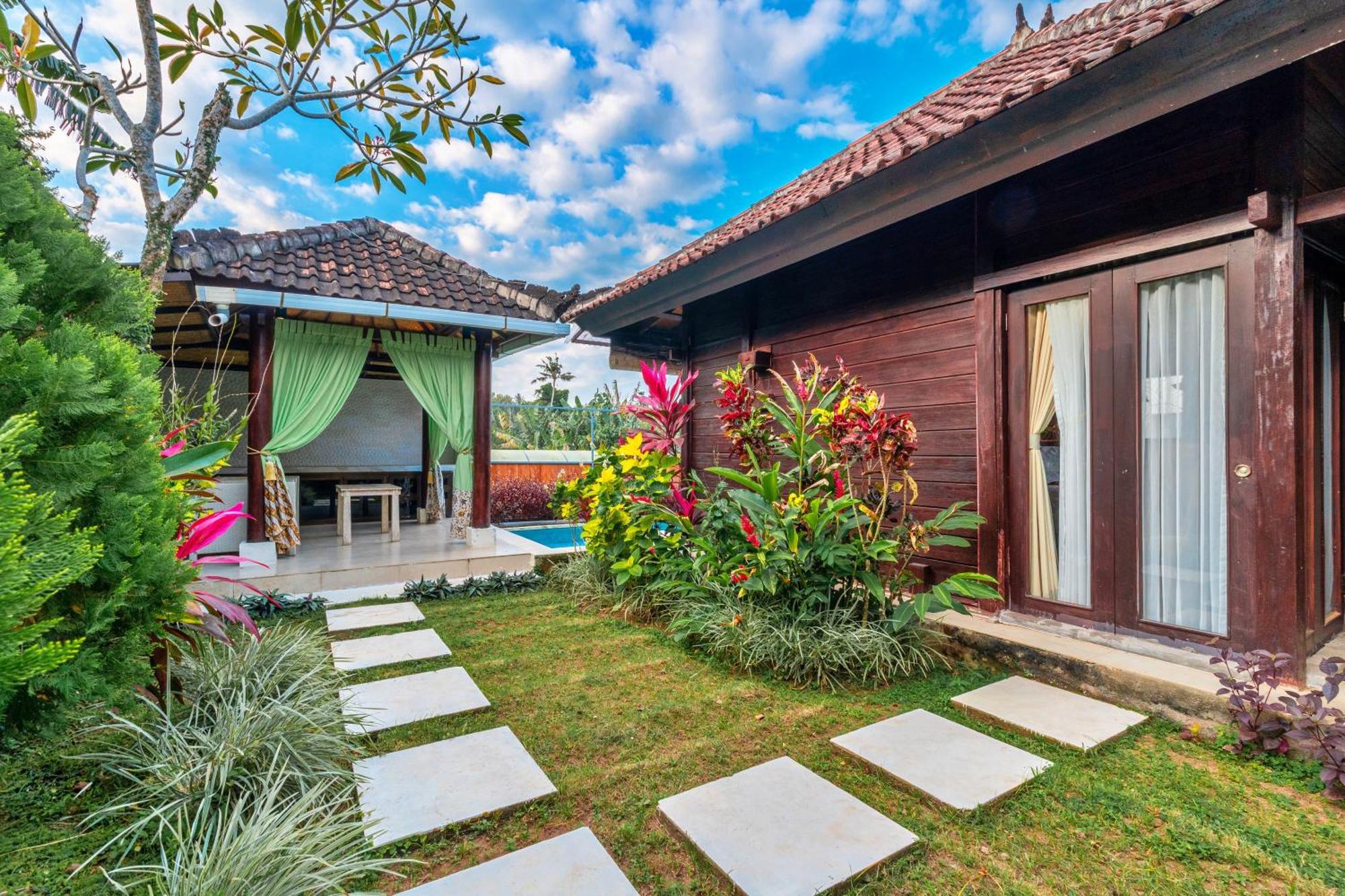 Sri Abi Ratu Villas Sukawati  Exterior photo