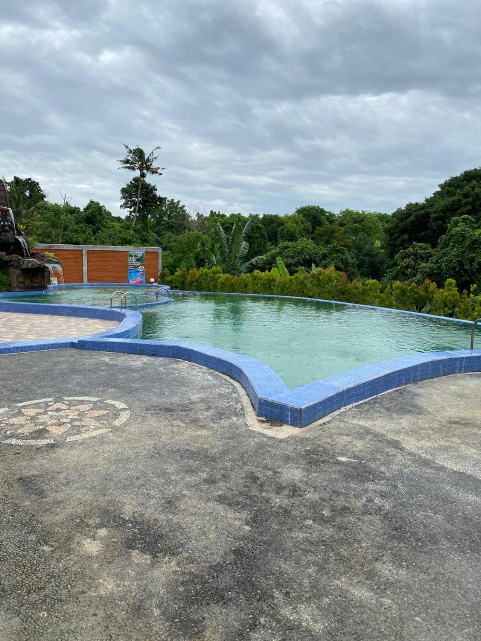 Sri Abi Ratu Villas Sukawati  Exterior photo